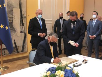 Predsednika Vlade Madžarske Viktor Orban in Vlade RS Janez Janša sta se vpisala v knjigo častnih gostov mesta Celja