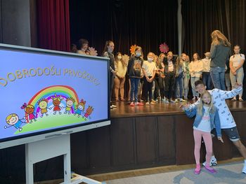 Vnovič so se odprla vrata logaških osnovnih šol in naj ostane tako