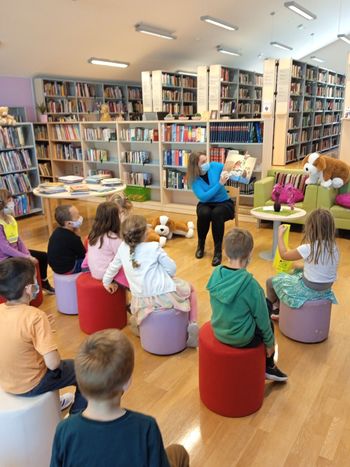 Prvošolci v Občinski knjižnici Prebold