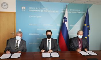 Podpisana pogodba za kolesarsko povezavo Bled - Bohinj