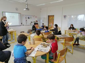 Pravljična ura in izdelovanje izdelkov iz gline