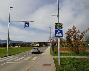 NOV PRIKAZOVALNIK HITROSTI V KRIŽAH – Občina Tržič uspešna s prijavo na javni poziv Javne agencije RS za varnost prometa
