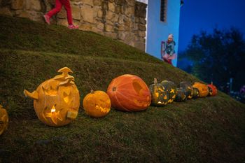 Pravi grajski Halooween za otroke Pravi grajski Halooween za otroke