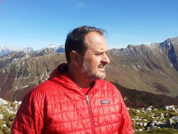 Podpredsednik Planinske zveze Slovenije in direktor Kobariškega muzeja Martin Šolar na Krasjem vrhu (foto osebni arhiv)