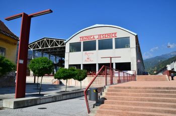 Spremenjen obratovalni čas Tržnice Jesenice v prednovoletnem času