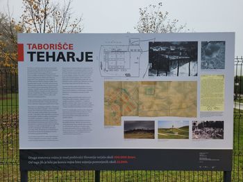 Pred vhodom v Spominski park Teharje smo namestili informacijski pano