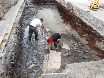Odkrit potek glavne celejanske ulice Cardo Maximus pri izgradnji podzemnih zbiralnic za smeti na današnji Stanetov ulici. Foto Nina Sovdat