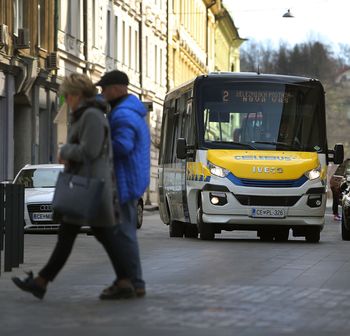 Celebus: od 1. februarja brezplačne letne vozovnice za upokojence