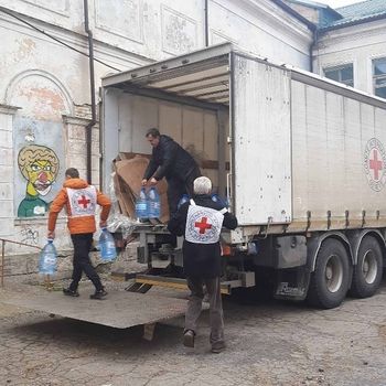Rdeči križ Slovenije pomaga prebivalcem Ukrajine