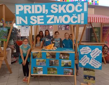 Učenci OŠ Žiri na festivalu Turizmu pomaga lastna glava