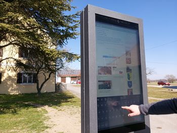 DIGITALNI TURISTIČNO OBVESTILNI ZASLON V KRIŽEVCIH