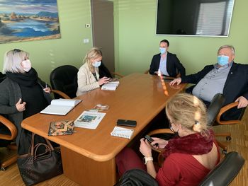 Katarina Štrukelj, direktorica urada za begunce, obiskala Logatec