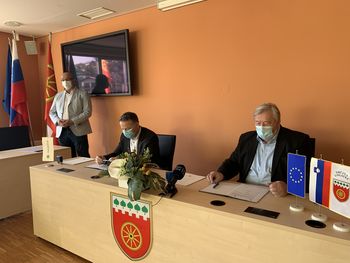 Podpis pogodbe za projekt Odvajanje in čiščenje odpadne vode v porečju Ljubljanice - Občina Logatec