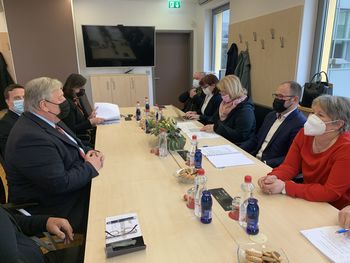 Minister za infrastrukturo Jernej Vrtovec in župan Občine Logatec Berto Menard o infrastrukturnih rešitvah v občini Logatec