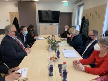 Minister za infrastrukturo Jernej Vrtovec in župan Občine Logatec Berto Menard o infrastrukturnih rešitvah v občini Logatec