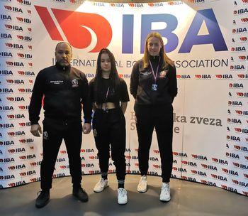 Boksarski klub Hayat Kamnik v finalu državnega prvenstva z dvema boksarkama