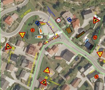 POLOVIČNA ZAPORA KRIŽIŠČA REGIONALNE CESTE LJUBLJANICA–LJUBLJANA IN LOKALNE CESTE POLHOV GRADEC–KOSMAČAR V OBMOČJU AVTOBUSNE POSTAJE POLHOV GRADEC