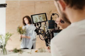 “Pripovedovanje zgodb (storytelling) skozi oko kamere”