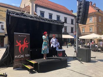 Celjski maturanti so ulično četvorko zaplesali na Glavnem trgu