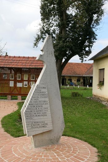 Spomenik Števana Küzmiča v Strukovcih
