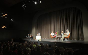 Jakob J. Kenda na zaključku bralne značke