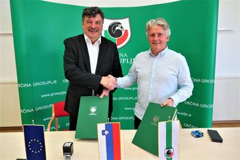 Podpis pogodbe za izgradnjo večnamenskega igrišča v Veliki Stari vasi