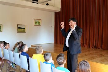 Sprejem mladih bralcev v Mestni knjižnici Grosuplje