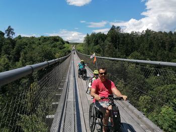 8. Klobasarjenje in kolesarimo.SKUPAJ – po Koroškem
