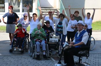 Dobrodejni sprehod v mesto