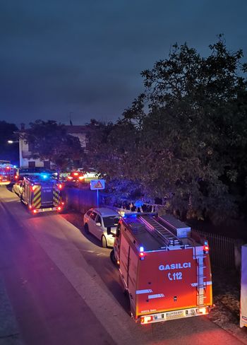 Vsi, ki se spopadajo s požarom na goriškem delu Krasa preživeli težko noč