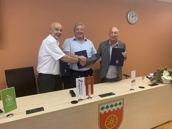 Avgusta             začetek gradnje prizidka k Zdravstvenemu domu Logatec
