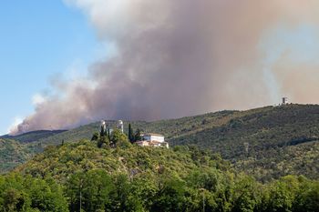 PETI DAN BOJA Z OGNJEM, NADČLOVEŠKA PREDANOST REŠEVALCEV, SRČNOST LJUDI IN ZAHVALA ŽUPANA