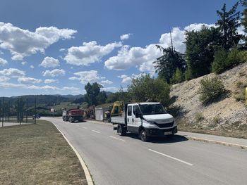 Začelo se je urejanje parkirišč na Pavšičevi ulici
