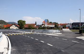 Ukinjen je železniški prehod, zgrajena povezovalna cesta na Polzeli in nov prometni režim