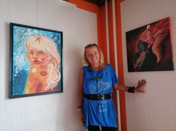 RAZSTAVA LIKOVNIH DEL MARTINE KOZAMERNIK V TRDINOVEM HRAMU