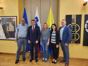Župan Bojan Šrot sprejel mlade iz Singna in Gimnazije Lava Župan Bojan Šrot sprejel mlade iz Singna in Gimnazije Lava