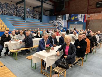 Upokojenci in invalidi napolnili športno dvorano