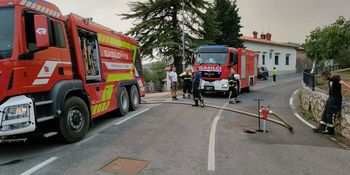 Polnjenje vode iz cestnih hidrantov,