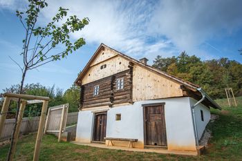 Vabljeni na ščepec poezije Neže Maurer in oglede njene rojstne hiše Vabljeni na ščepec poezije Neže Maurer in oglede njene rojstne hiše