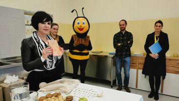 Video novica: Uspešno zaključen projekt LAS-a Čebela BERE med! Video novica: Uspešno zaključen projekt LAS-a Čebela BERE med!