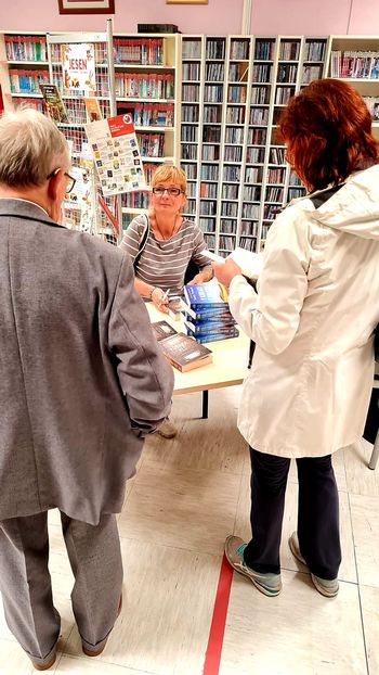 Predstavitev knjig pisateljice in scenaristke Janje Vidmar Niti Koraka več in V koraku z volkom