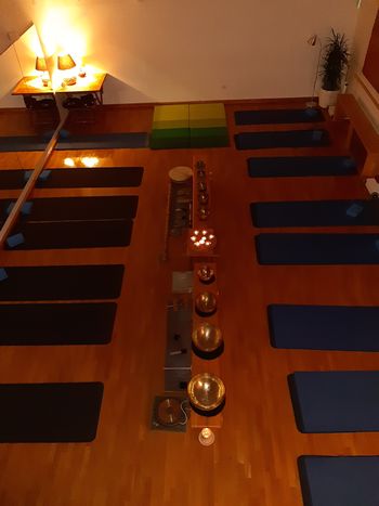 INI-MINI; Zvočna kopel s tibetanskimi posodami in gongi