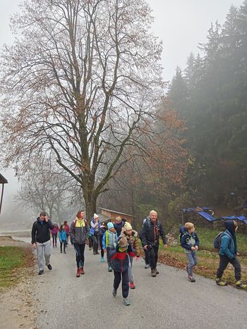 Mladi planinci na Polhograjski Grmadi 19.11.2022