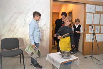 Foto: Darko Naraglav: Babice in dedke potrebujemo, da nas peljejo na aktivnosti, so poudarjali najmlajši v igrici.