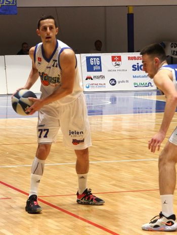 Prva zmaga Hopsov