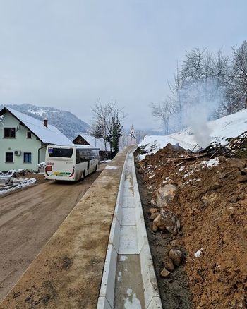 Zapora ceste skozi Podlipo