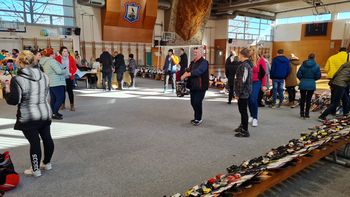 Sejem rabljene smučarske opreme in adventna tržnica