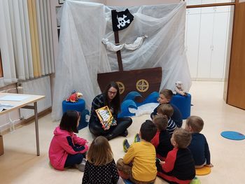 V Občinski knjižnici Žalec je zadišalo po piratski pravljici