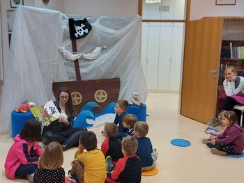V Občinski knjižnici Žalec je zadišalo po piratski pravljici