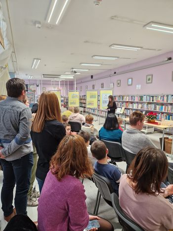 Potovanje roke s črto v žalski knjižnici